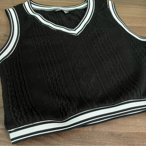 Varsity Striped Cropped Sweater Vest - Picture 3 of 11